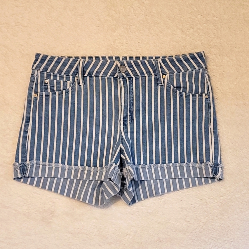 Celebrity‎ Pink Stripped Coastal Cuffed Shorts